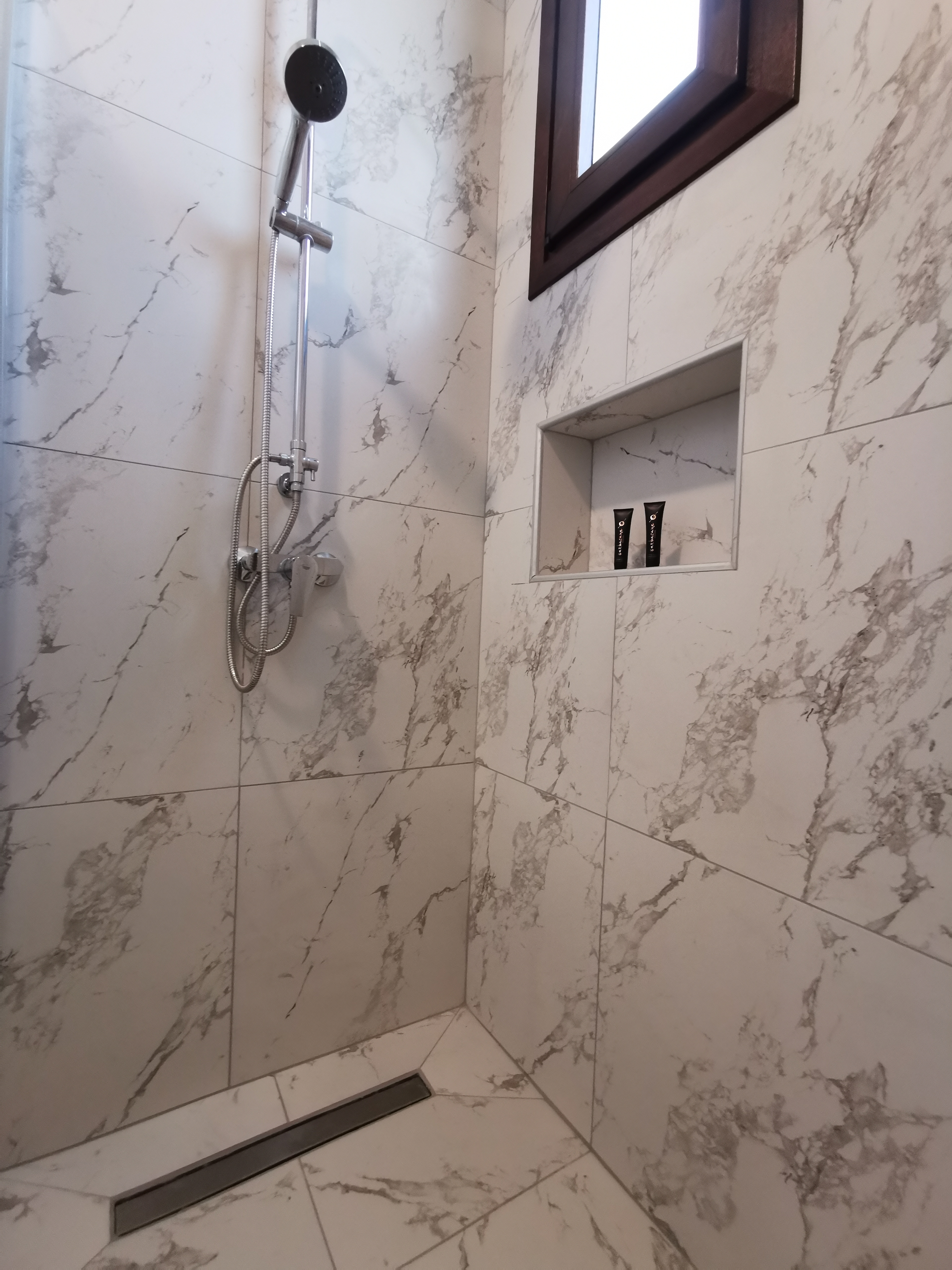 A close-up of The Prince's shower